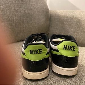 Men’s Nike 11.5 white black green